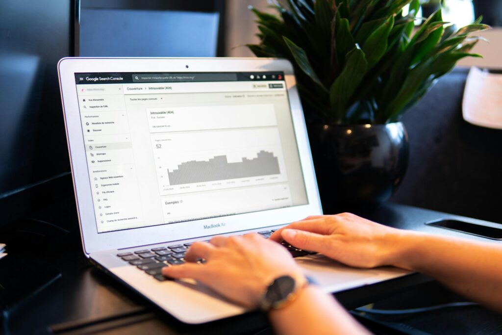 Estratègia CPC: Domina Google Ads 1 myriam jessier VCtI 0qlVgA unsplash