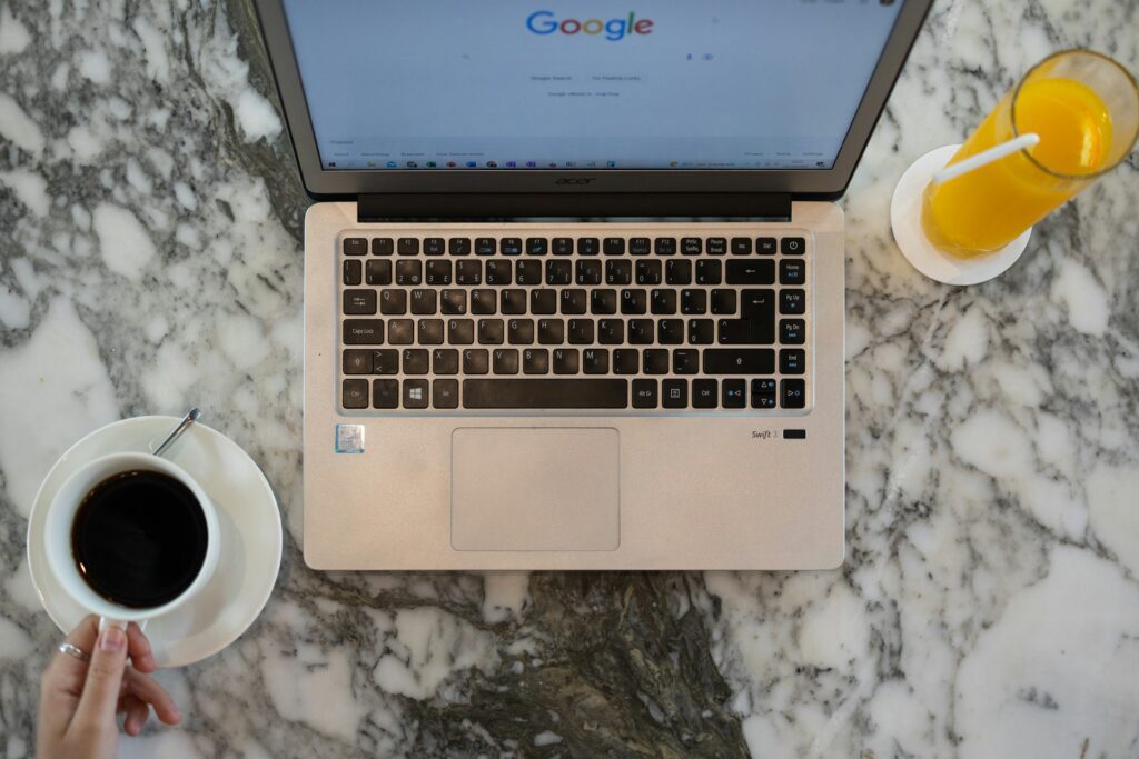 Estrategia CPC: Domina Google Ads 3 ling app HCaG1WykOio unsplash
