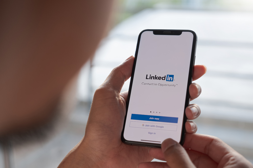 Cómo generar leads en LinkedIn: estrategias efectivas para empresas 1 LinkedIn es una red profesional