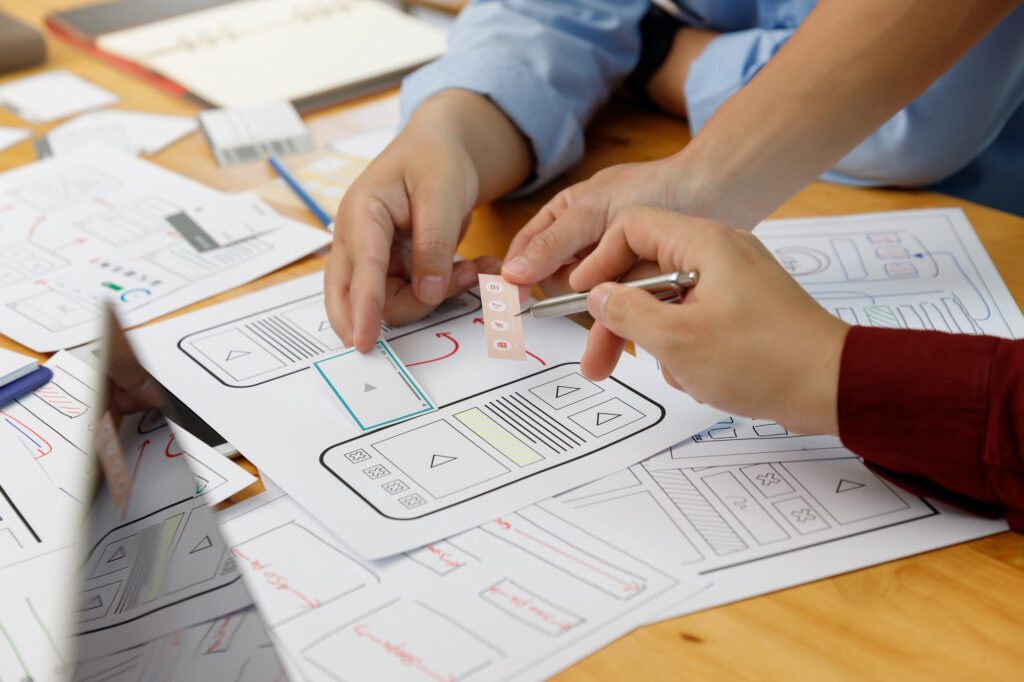 Importance of User Experience (UX) in Web Design 3 Graphic designers work together with UX UI